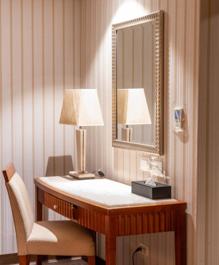 Elegance Hotel Тайбей Екстер'єр фото