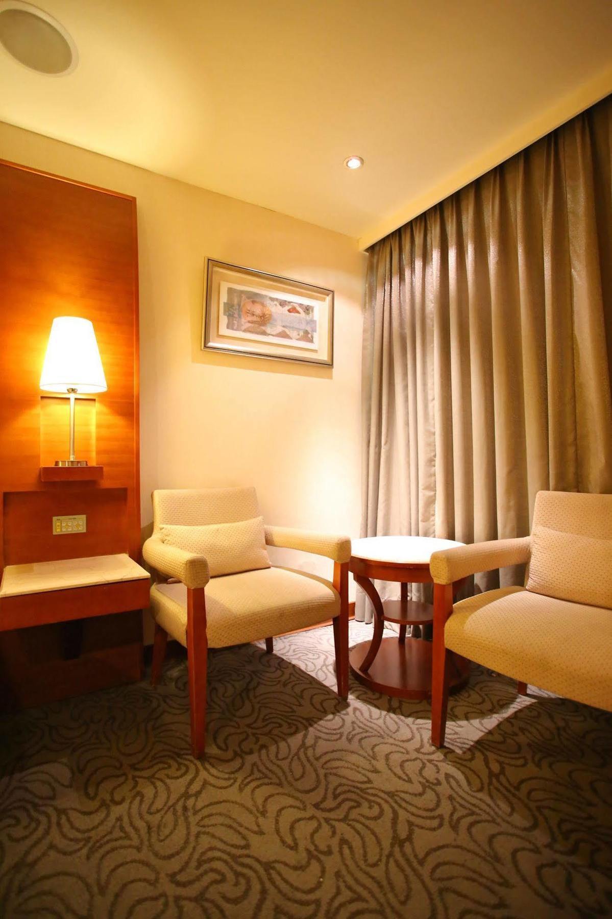 Elegance Hotel Тайбей Екстер'єр фото
