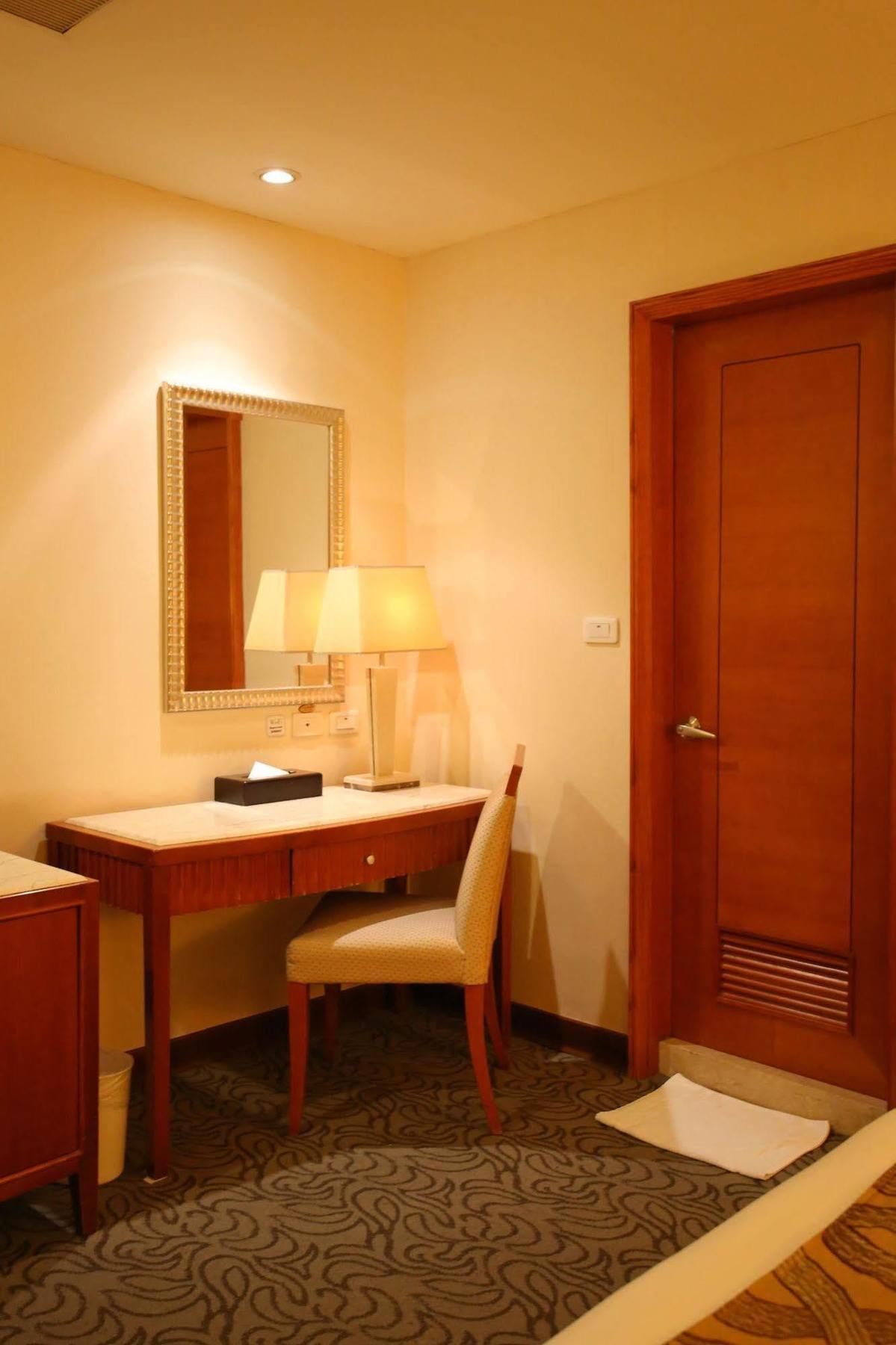 Elegance Hotel Тайбей Екстер'єр фото
