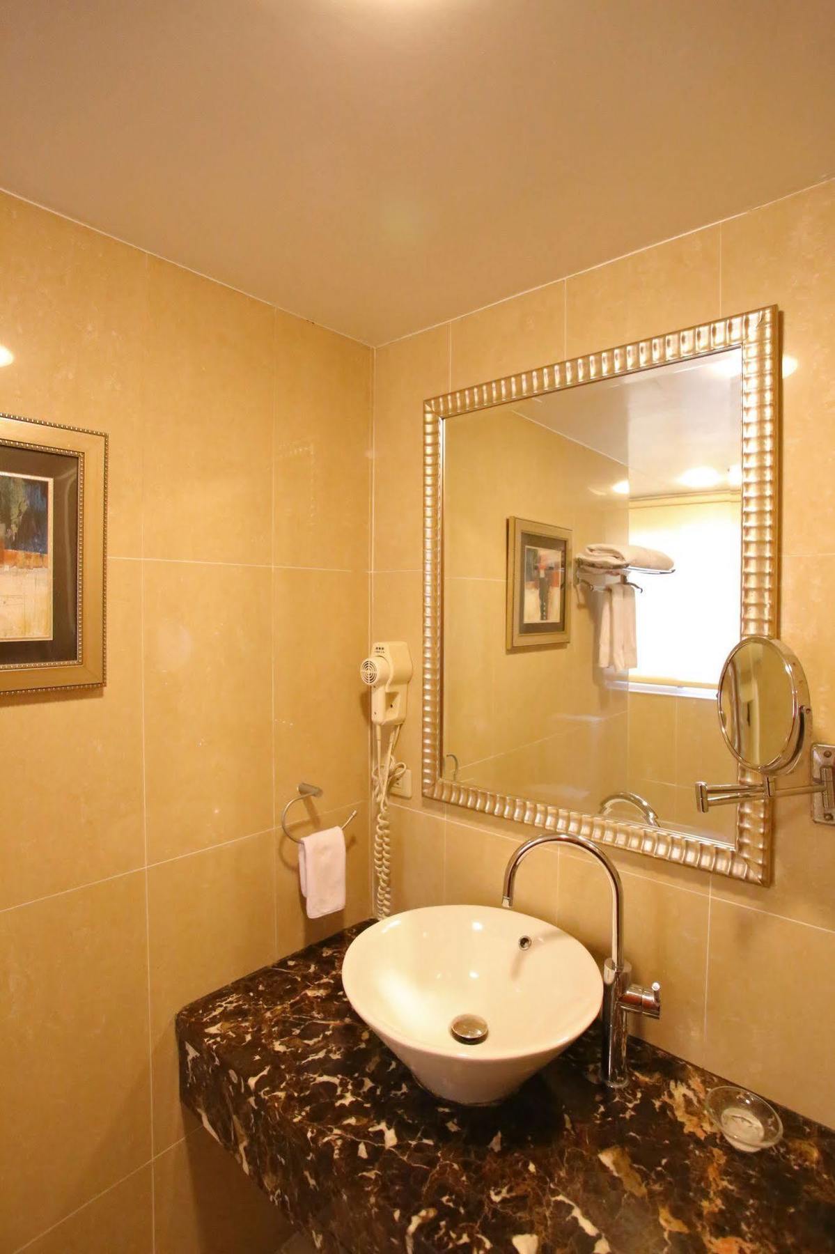 Elegance Hotel Тайбей Екстер'єр фото